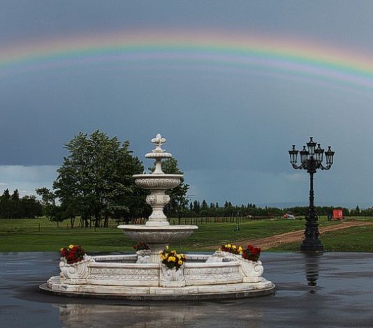rainbow_fountain_01.jpg